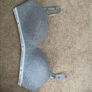 Victoria Secret Lightly Lined Tshirt bra wireless
